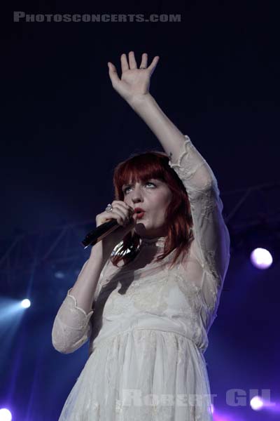 FLORENCE AND THE MACHINE - 2010-06-27 - PARIS - Hippodrome de Longchamp - 